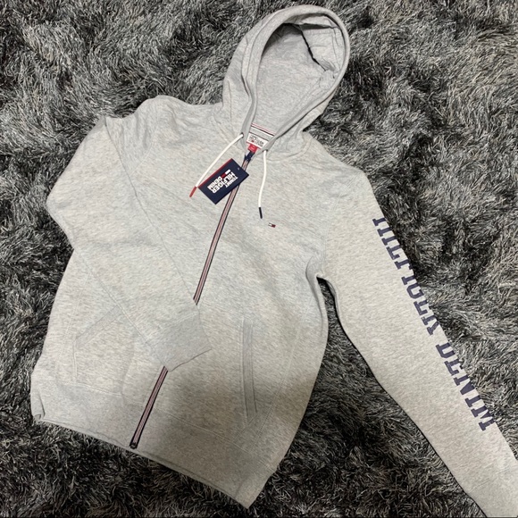 Tommy Hilfiger Other - Tommy Hilfiger logo hoodie